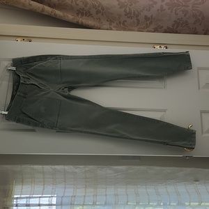 vineyard vines skinny chino pants, cargo pockets, zip ankle, size 2, olive